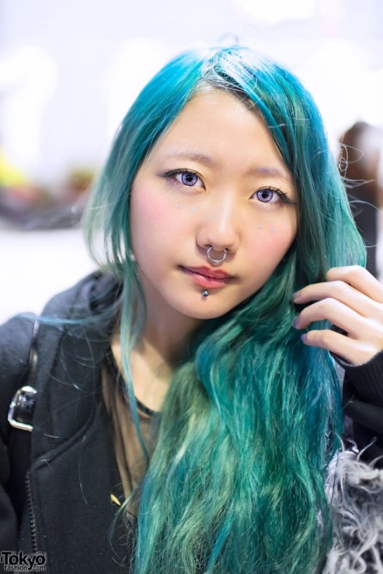 Blue-Hair-Piercings-Harajuku-2012-12-01-DSC8943-600x900